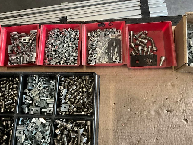 Partij aluminium profiel met toebehoren - afbeelding 8 van  9