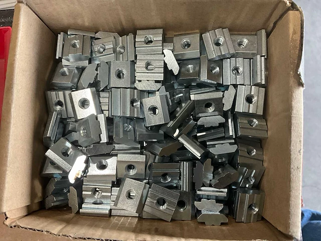 Partij aluminium profiel met toebehoren - afbeelding 9 van  9
