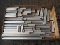 Partij aluminium profiel mix (45x45mm, 114kg incl pallet) - afbeelding 1 van  5