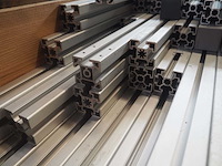 Partij aluminium profiel mix (45x45mm, 114kg incl pallet) - afbeelding 1 van  2