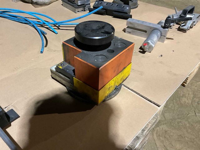 Partij aluminium profielbewerking - afbeelding 5 van  23