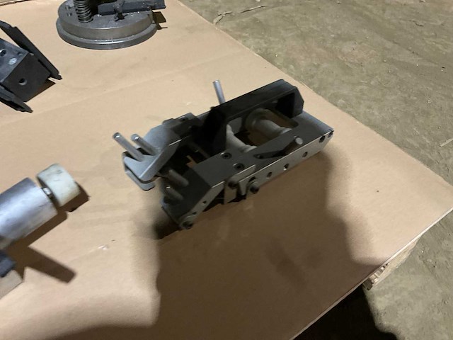 Partij aluminium profielbewerking - afbeelding 7 van  23