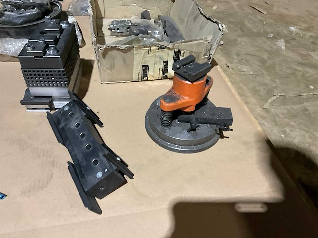 Partij aluminium profielbewerking - afbeelding 8 van  23