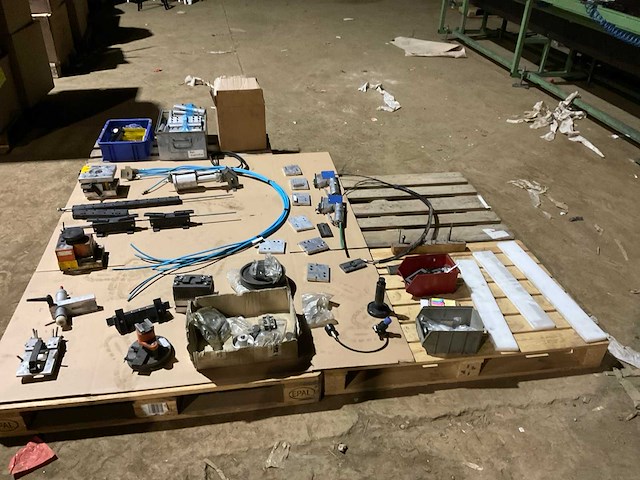 Partij aluminium profielbewerking - afbeelding 1 van  23