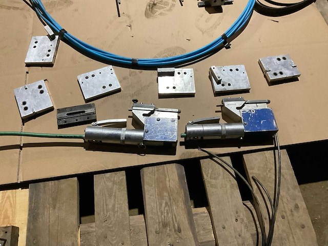 Partij aluminium profielbewerking - afbeelding 16 van  23