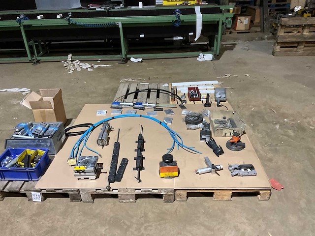 Partij aluminium profielbewerking - afbeelding 12 van  23