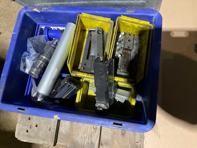 Partij aluminium profielbewerking - afbeelding 19 van  23