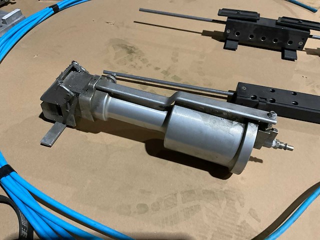 Partij aluminium profielbewerking - afbeelding 21 van  23