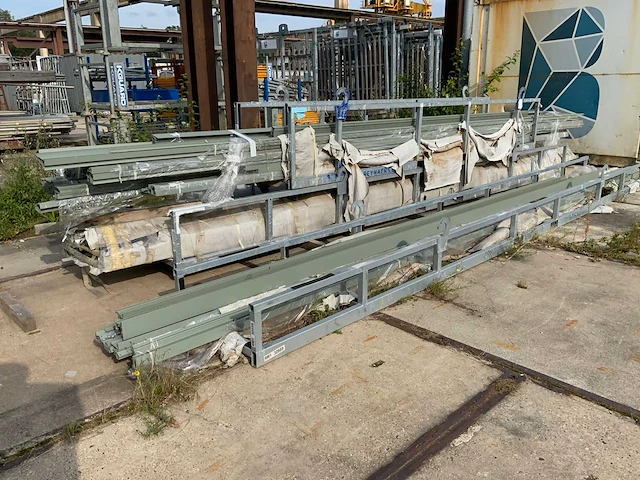Partij aluminium profielen in bok (3x) - afbeelding 12 van  17