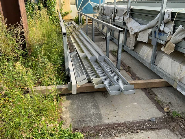 Partij aluminium profielen in bok (3x) - afbeelding 4 van  17