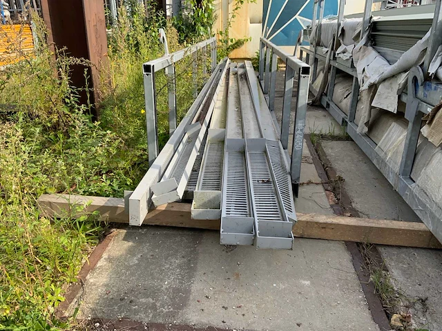 Partij aluminium profielen in bok (3x) - afbeelding 6 van  17