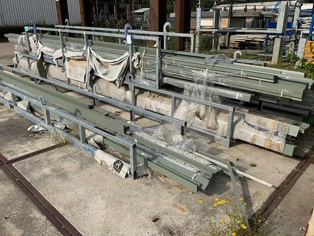 Partij aluminium profielen in bok (3x) - afbeelding 11 van  17