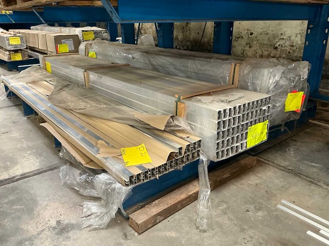 Partij aluminium profielen - afbeelding 2 van  15