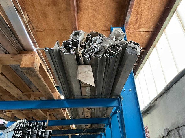 Partij aluminium profielen - afbeelding 13 van  15