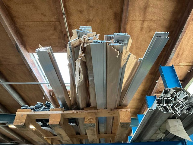 Partij aluminium profielen - afbeelding 14 van  15