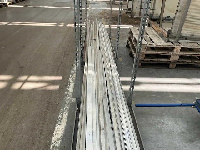 Partij aluminium profielen - afbeelding 4 van  5