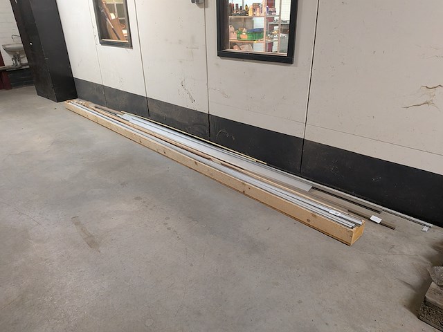 Partij aluminium profielen - afbeelding 1 van  9