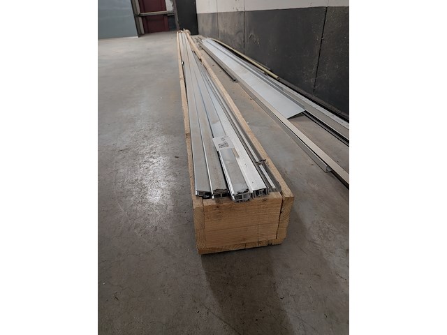 Partij aluminium profielen - afbeelding 2 van  9