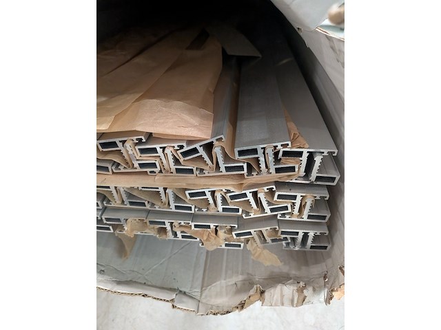 Partij aluminium profielen - afbeelding 21 van  28