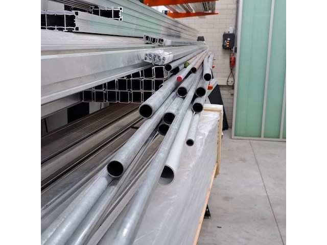 Partij aluminium profielen - afbeelding 13 van  26