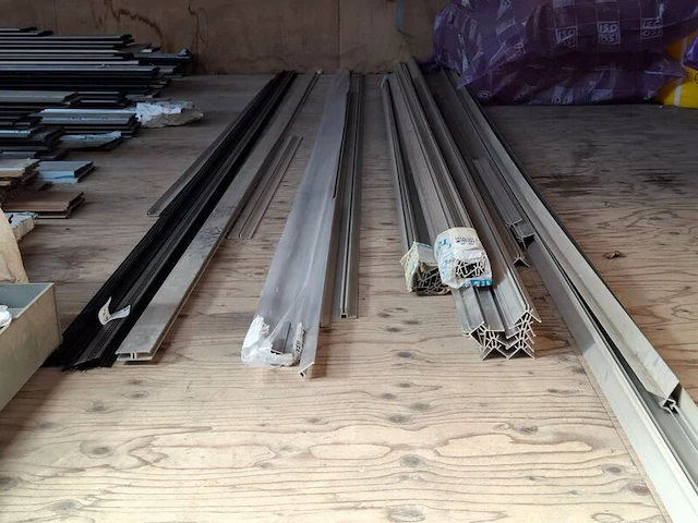 Partij aluminium profielen - afbeelding 1 van  6