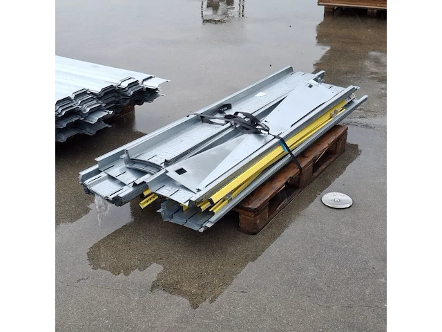 Partij aluminium profielen - afbeelding 2 van  11