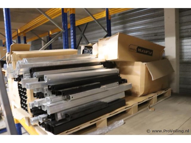 Partij aluminium profielen/montagerails - afbeelding 1 van  5