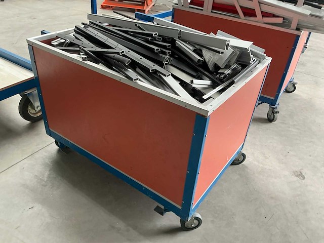 Partij aluminium restanten inclusief 2 karren - afbeelding 5 van  6