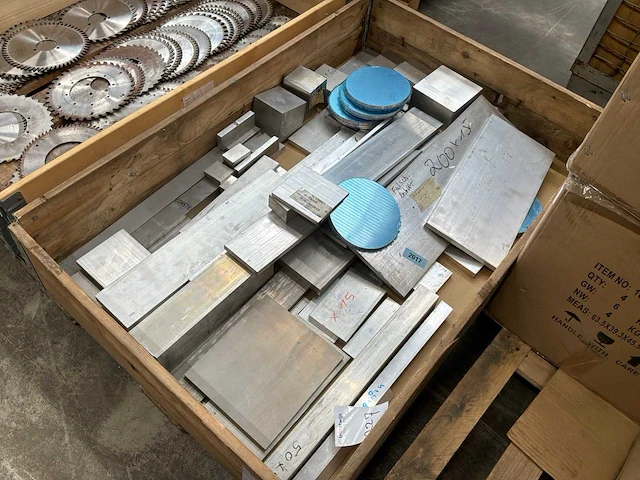 Partij aluminium reststukken - afbeelding 1 van  5