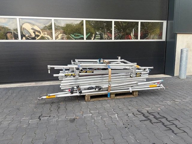 Partij aluminium steigeronderdelen - afbeelding 1 van  1