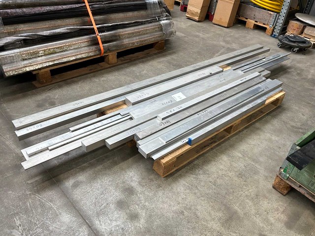 Partij aluminium - afbeelding 1 van  3