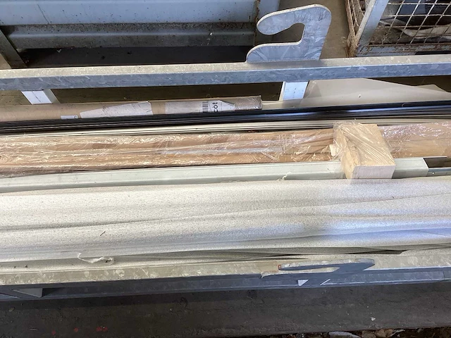 Partij aluminiumprofielen - afbeelding 14 van  14