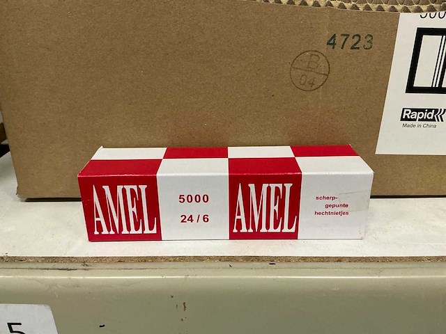 Partij amel scherp gepunte hechtnietjes (60x) - afbeelding 2 van  5