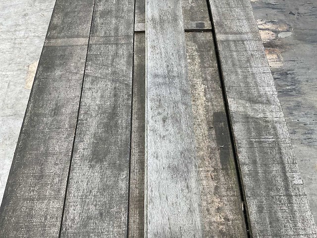 Partij angelim vermelho planken vergrijsd 275x20x1,4-4 cm (16x) - afbeelding 4 van  7