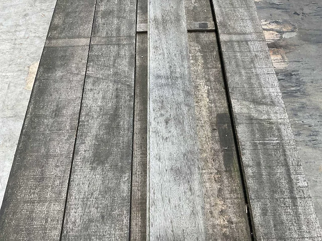 Partij angelim vermelho planken vergrijsd 275x20x1,4-4 cm (16x) - afbeelding 4 van  7