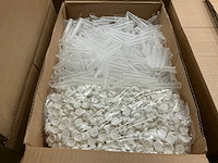 Partij anthuriumflesjes 75-7,5 cc ongedopt (81mm x 13mm) (28000x) - afbeelding 1 van  3