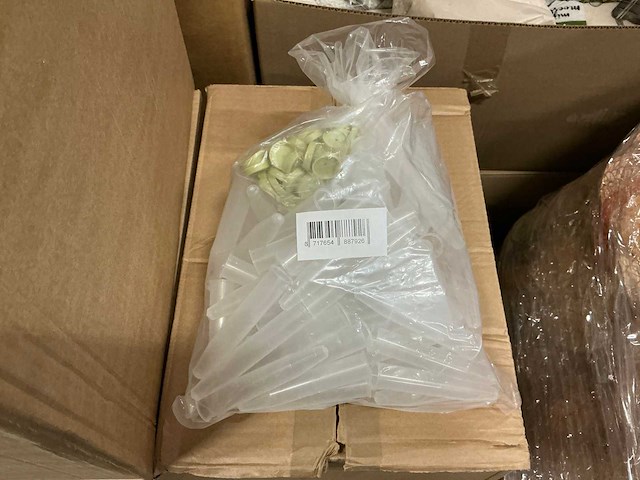 Partij anthuriumflesjes met losse dop (15600x) - afbeelding 1 van  5