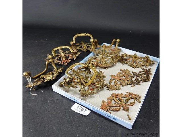 Partij antiek (18de eeuws) brons/messing beslag - afbeelding 1 van  5