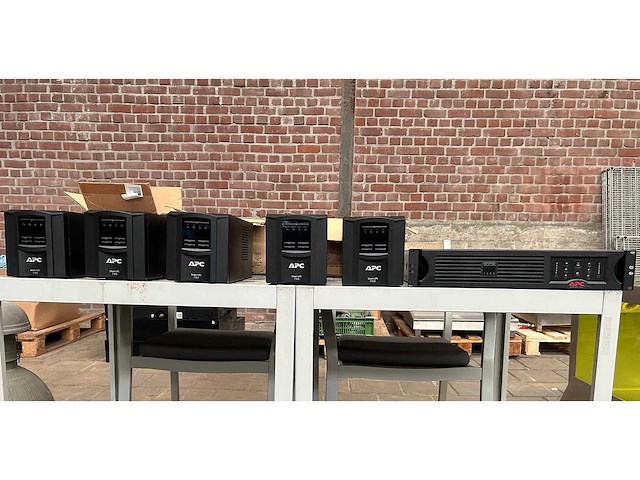 Partij apc smart-ups noodstroomvoorzieningen incl. rackmodel - afbeelding 1 van  2