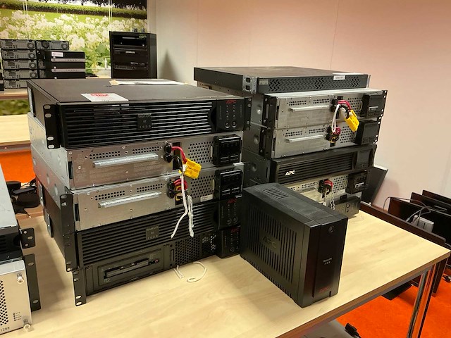 Partij apc’s - afbeelding 1 van  8