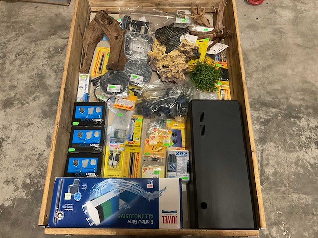 Partij aquarium toebehoren - afbeelding 1 van  3