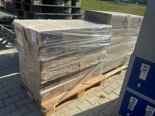 Partij armstrong en rockfon plafondplaten - afbeelding 1 van  7