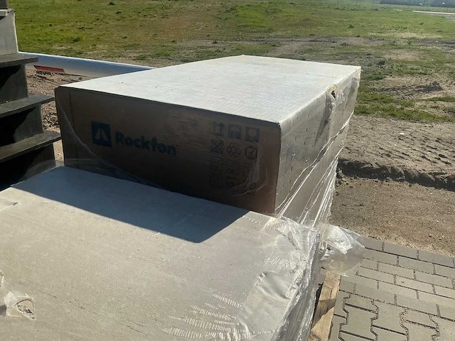 Partij armstrong en rockfon plafondplaten - afbeelding 5 van  7