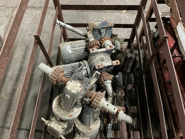 Partij as-delen, cilinders en elektromotoren - afbeelding 6 van  6