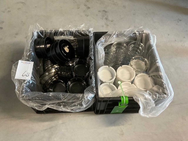 Partij asbakken - afbeelding 1 van  3