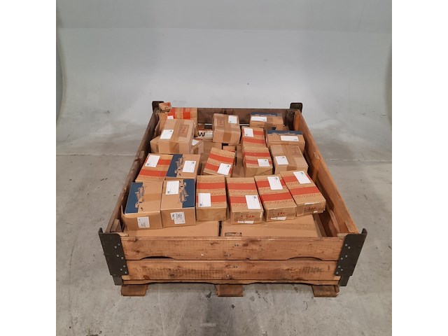 Partij asfaltnagels - afbeelding 1 van  7