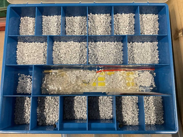 Partij assortikoffers met inhoud, 16 stuks - afbeelding 2 van  17