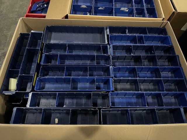 Partij assortimentbakjes v.v. verstelbare vakverdeling (680x) - afbeelding 10 van  12