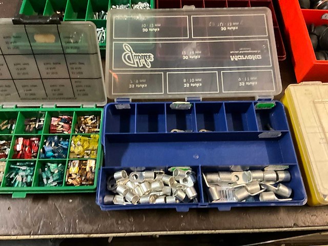 Partij assortimentboxen met inhoud - afbeelding 2 van  7