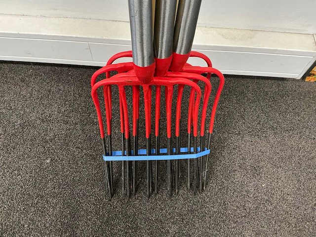 Partij atlas mestvorken 5-tands rood met dubbele veer en t-steel 90cm (5x) - afbeelding 3 van  3